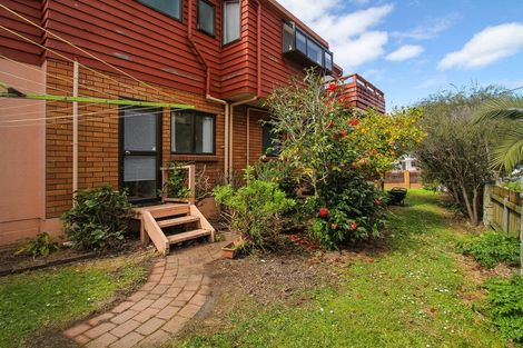 Photo of property in 1/84 Beach Road, Castor Bay, Auckland, 0620