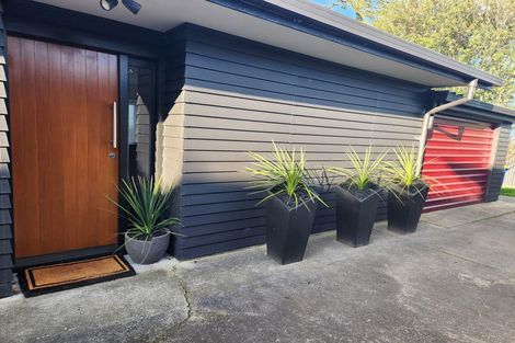 Photo of property in 2/44 Waimumu Road, Massey, Auckland, 0614