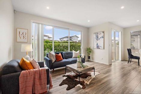 Photo of property in 10 Bine Crescent, Orewa, 0931