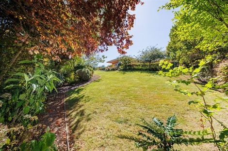 Photo of property in 24 La Lena Grove, Fitzherbert, Palmerston North, 4410