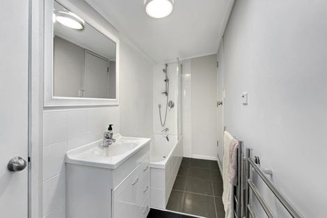 Photo of property in 74 Ferry Parade, Herald Island, Auckland, 0618
