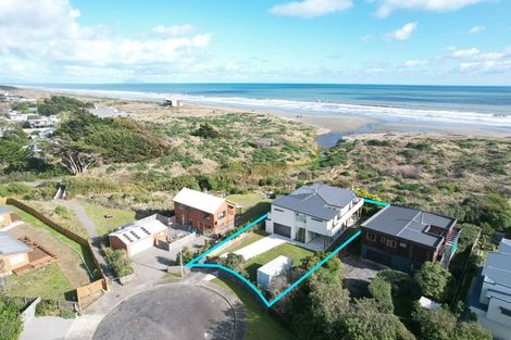 Photo of property in 5 Somerset Grove, Waitarere Beach, Levin, 5510