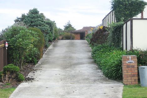 Photo of property in 1 Chilton Drive, Paraparaumu, 5032