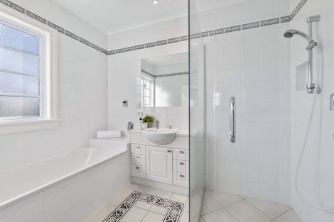 Photo of property in 174 Brooklands Road, Vogeltown, New Plymouth, 4310