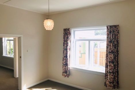 Photo of property in 35 Hine Street, New Plymouth, 4310