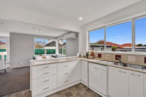 Photo of property in 76a Englefield Road, Northwood, Christchurch, 8051