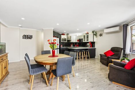 Photo of property in 19 William Gamble Drive, Greenhithe, Auckland, 0632