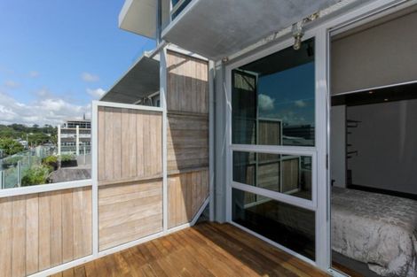 Photo of property in 22 Liardet Apartments, 402/22 Liardet Street, New Plymouth, 4310