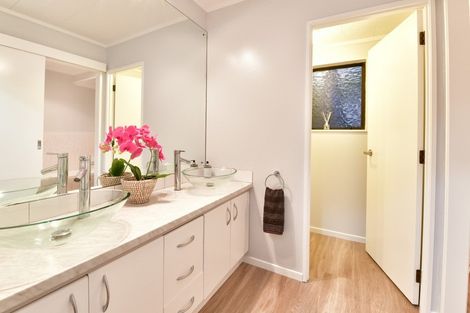 Photo of property in 3b Royalty Rise, Red Beach, 0932