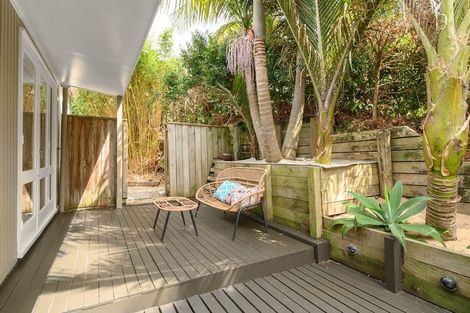 Photo of property in 6 Anchor Place, Beach Haven, Auckland, 0626