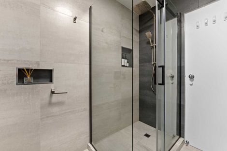 Photo of property in 5 Sispara Place, Beach Haven, Auckland, 0626