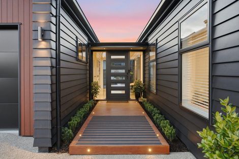 Photo of property in 16 Three Kings Court, Outram, 9019