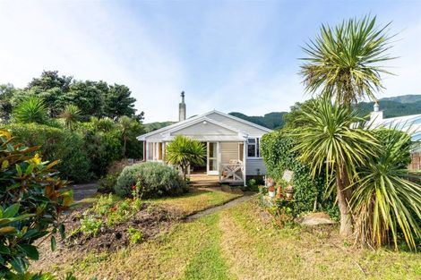 Photo of property in 9 Haumia Street, Paekakariki, 5034