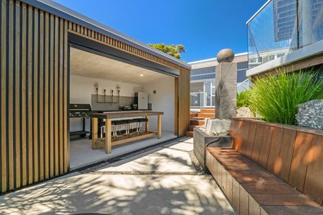 Photo of property in 282 Glamorgan Drive, Northcross, Auckland, 0630