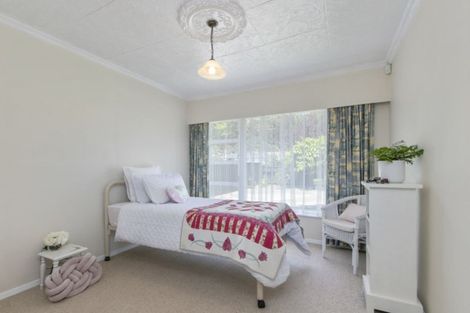 Photo of property in 160 Wainuiomata Road, Wainuiomata, Lower Hutt, 5014