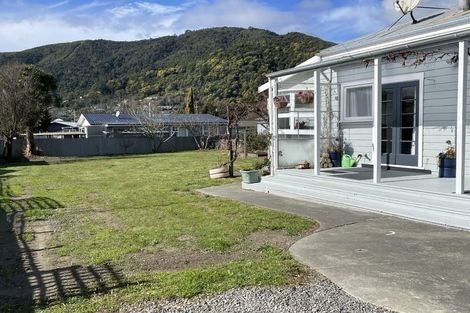 Photo of property in 6 Durham Street, Picton, 7220