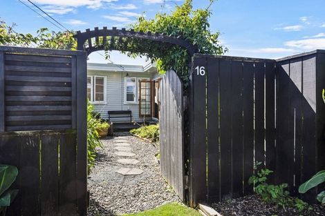 Photo of property in 16 Alexander Road, Raumati Beach, Paraparaumu, 5032