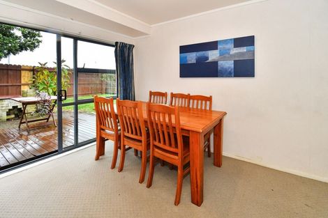 Photo of property in 20 Randwick Place, Randwick Park, Auckland, 2105
