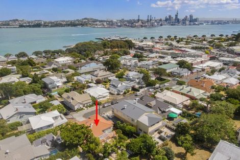 Photo of property in 21 Rattray Street, Devonport, Auckland, 0624