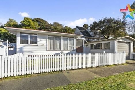 Photo of property in 5 Bird Grove, Stokes Valley, Lower Hutt, 5019