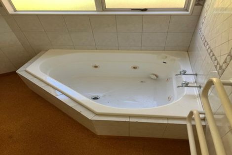 Photo of property in 8 Greenridge Court, Glenfield, Auckland, 0629