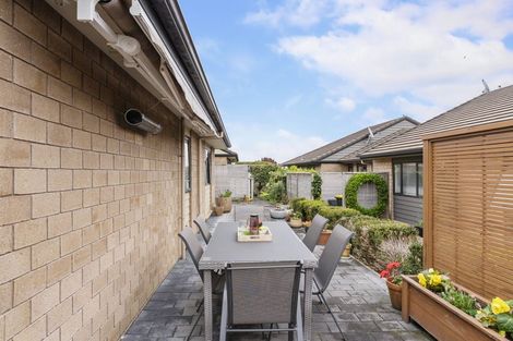 Photo of property in 58 Royalle Mews, Botany Downs, Auckland, 2010