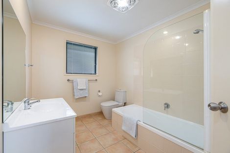 Photo of property in 9 Chelmsley Avenue, Henderson, Auckland, 0612