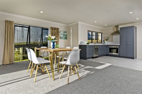 Photo of property in 14 Sapperton Drive, Henderson, Auckland, 0612