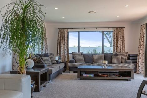 Photo of property in 186 Heta Road, Highlands Park, New Plymouth, 4312