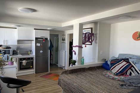 Photo of property in 92 Kelburn Parade, Kelburn, Wellington, 6012