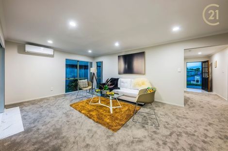 Photo of property in 71 Medvale Avenue, Flat Bush, Auckland, 2019