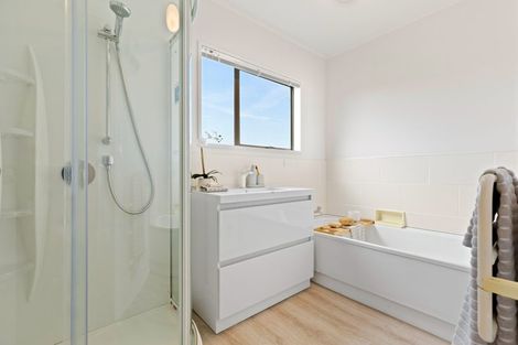 Photo of property in 2/105 Carlisle Road, Torbay, Auckland, 0632