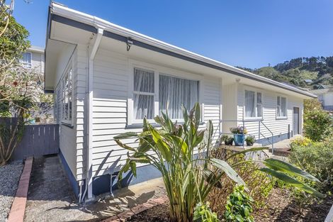 Photo of property in 2a Wilfred Street, Tawa, Wellington, 5028