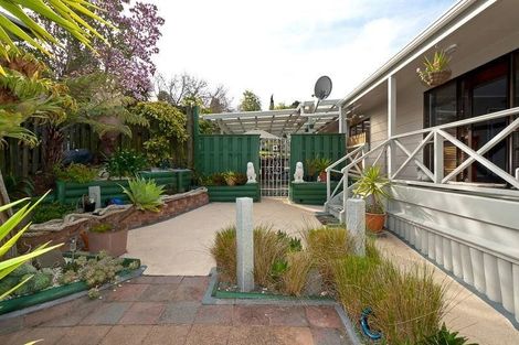 Photo of property in 19 Topliss Drive, Northcross, Auckland, 0632