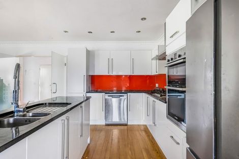 Photo of property in 2 King Richard Place, Browns Bay, Auckland, 0630