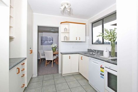 Photo of property in 16 Ussher Place, Pakuranga Heights, Auckland, 2010