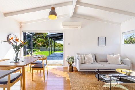 Photo of property in 10 Edwin Mitchelson Road, Muriwai, Waimauku, 0881