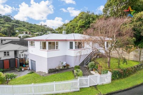 Photo of property in 30 Kiwi Crescent, Tawa, Wellington, 5028