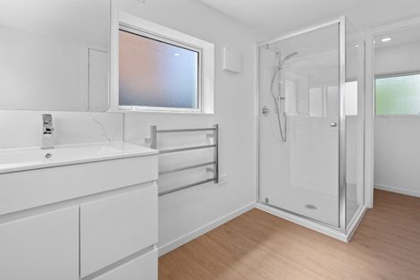 Photo of property in 514a Blockhouse Bay Road, Blockhouse Bay, Auckland, 0600