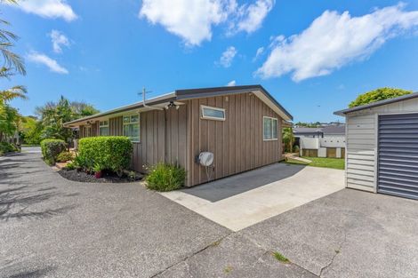 Photo of property in 12 Quo Vadis Place, Red Beach, 0932