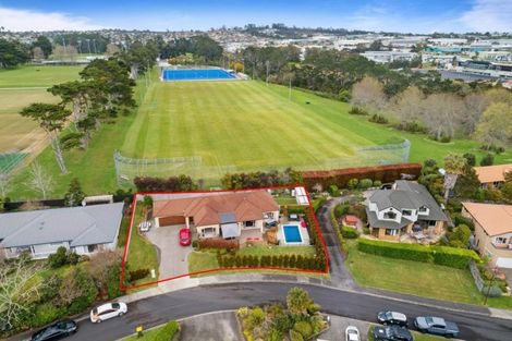 Photo of property in 8 Stonedge Lane, Rosedale, Auckland, 0632