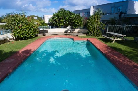 Photo of property in 9/18 Parr Terrace, Castor Bay, Auckland, 0620