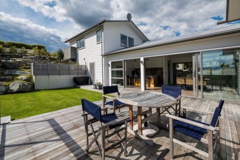 Photo of property in 62 Cedar Drive, Kelvin Heights, Queenstown, 9300