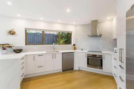 Photo of property in 33 Tree View Avenue, Glenfield, Auckland, 0629