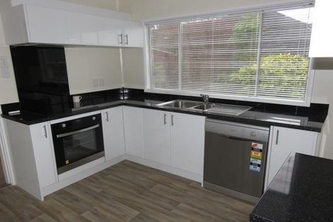 Photo of property in 27 Stewart Drive, Newlands, Wellington, 6037