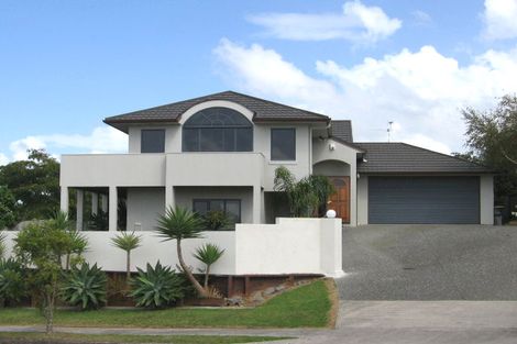 Photo of property in 11 Marina View Drive, West Harbour, Auckland, 0618