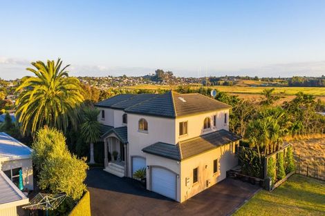 Photo of property in 12 Harrogate Place, Grandview Heights, Hamilton, 3200