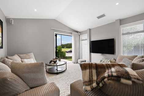 Photo of property in 92 Hugo Shaw Drive, Cambridge, 3434