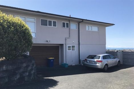 Photo of property in 5 Shearwater Rise, Rothesay Bay, Auckland, 0630