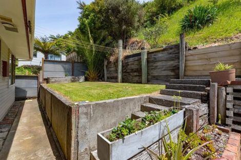 Photo of property in 124 George Street, Stokes Valley, Lower Hutt, 5019
